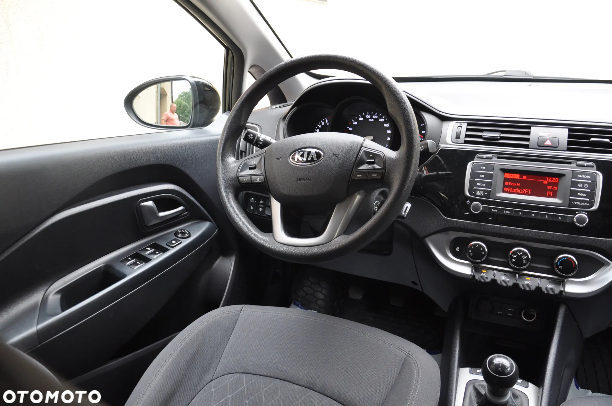 Kia Rio - 8