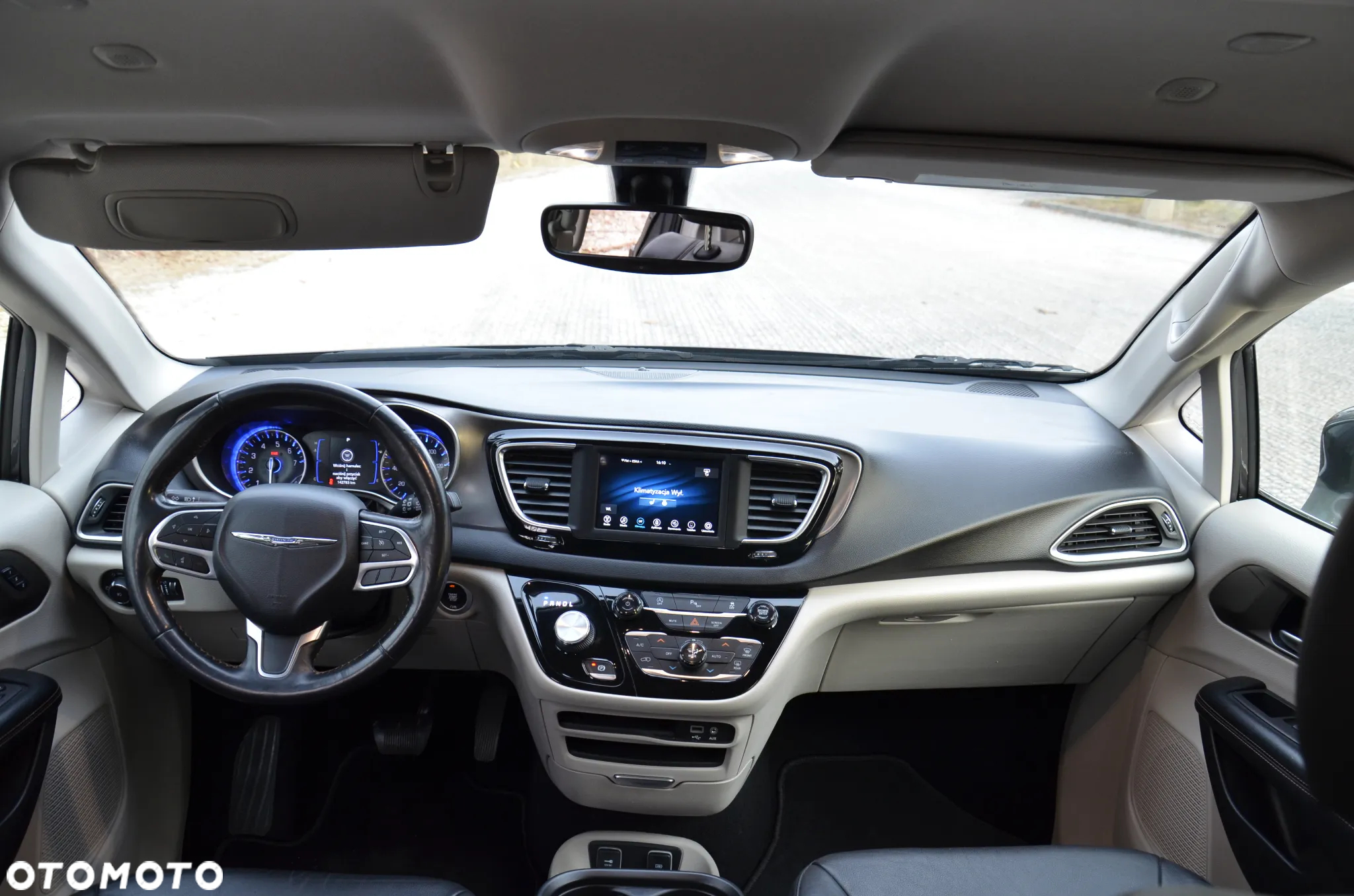 Chrysler Pacifica - 11