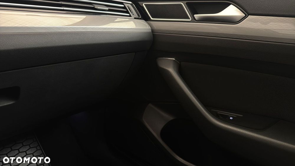 Volkswagen Passat - 21