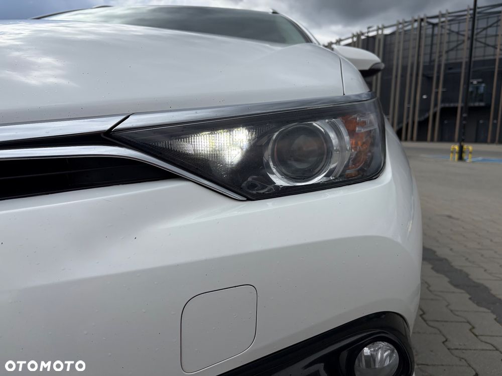 Toyota Auris 1.6 Premium + MM - 8
