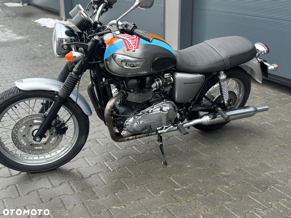 Triumph Bonneville - 13