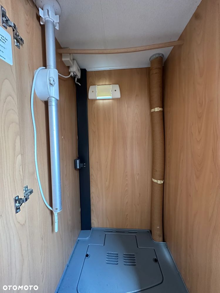 Burstner 720 TK VENTANA z napędem i łóżkami piętrowymi - 8 os. - 23