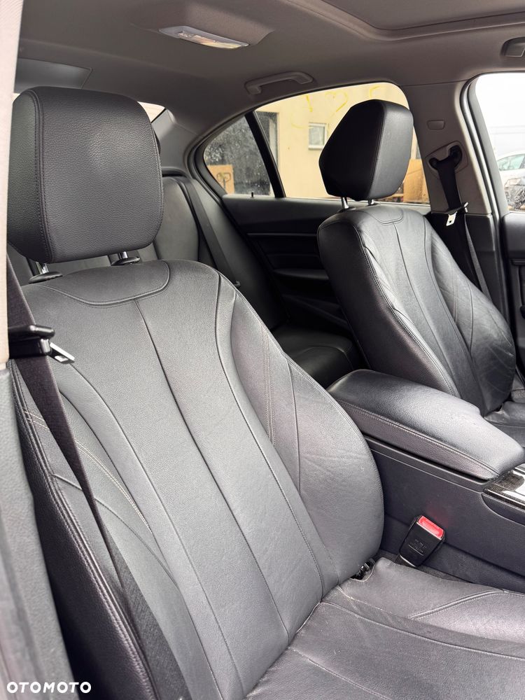 BMW Seria 3 330d xDrive Sport-Aut Luxury Line - 15