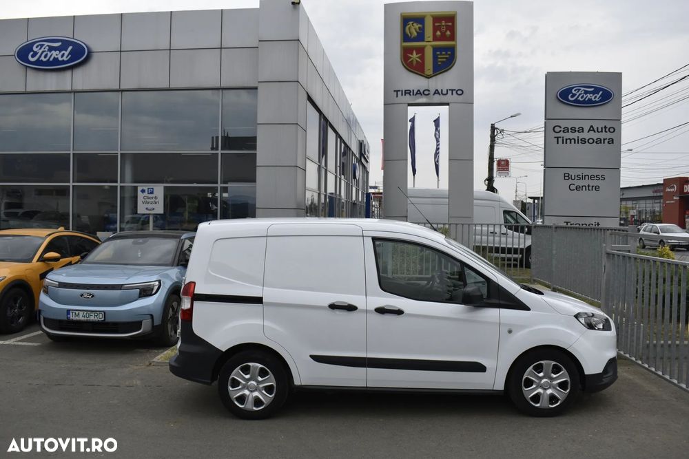 Ford Transit Courier - 13