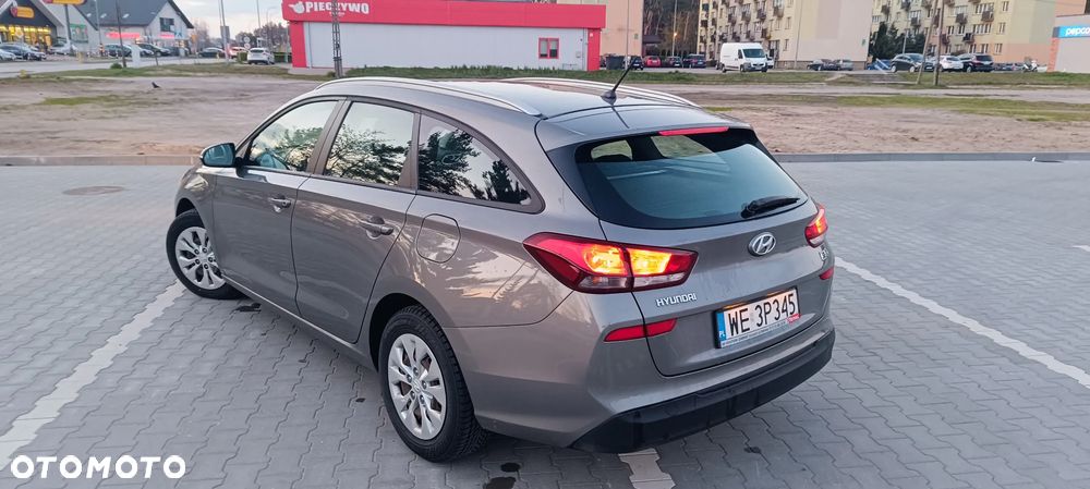 Hyundai i30 1.6 D Classic + - 4