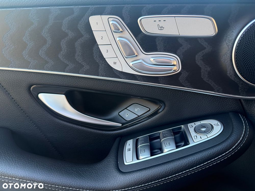 Mercedes-Benz GLC 300 d 4Matic 9G-TRONIC AMG Line - 13