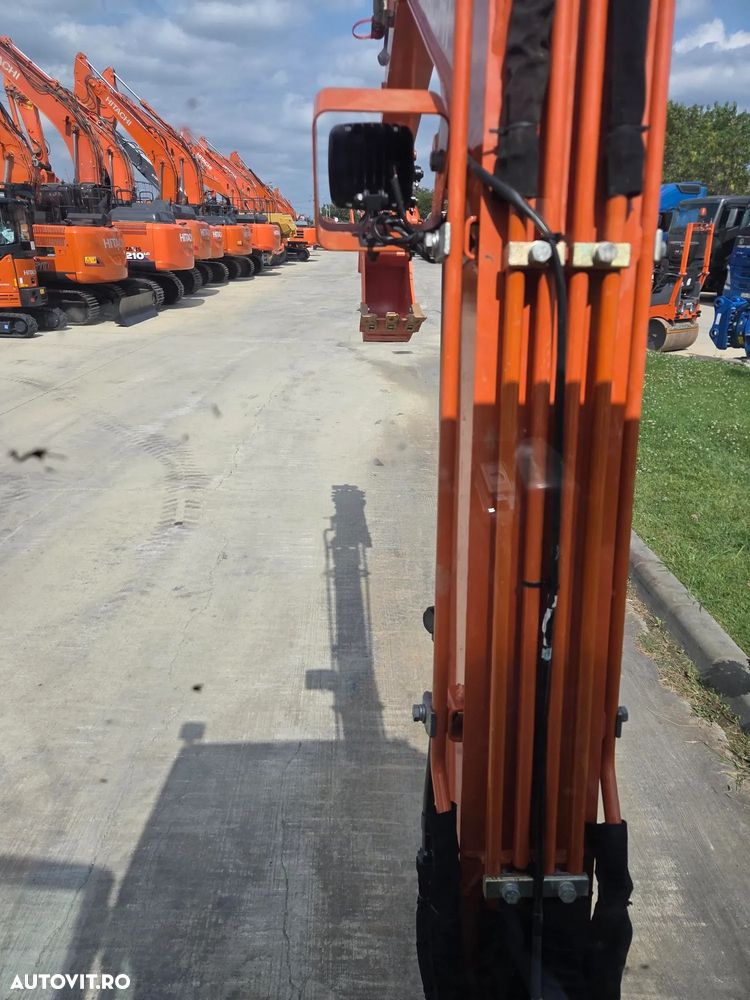 Hitachi ZX26U-6, 2023, 381h, CA NOU, CUPLA RAPIDA mecanica noua+3 cupe noi, Lama nivelare, inst picon pe brate, fara aer cond, latime 1,2m, ad sapare 3m, ridica 1,7t, masa operationala 2,7t, posibil leasing 4 ani-PROMOTIE 32.900 EUR+Tva - 26