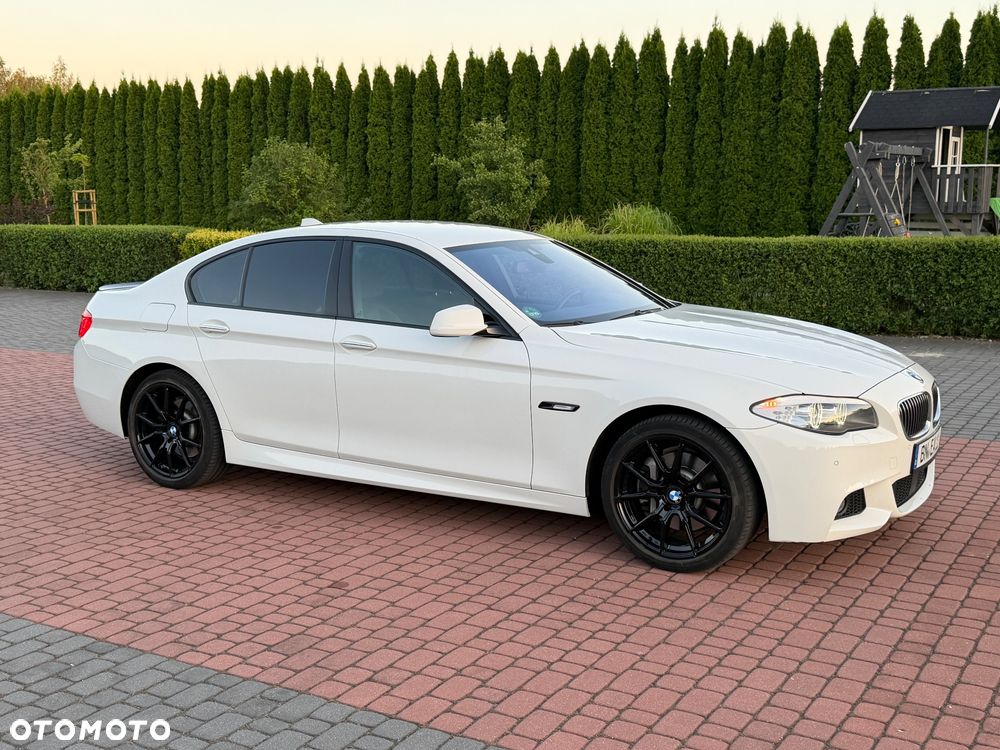 BMW Seria 5 525d xDrive - 14