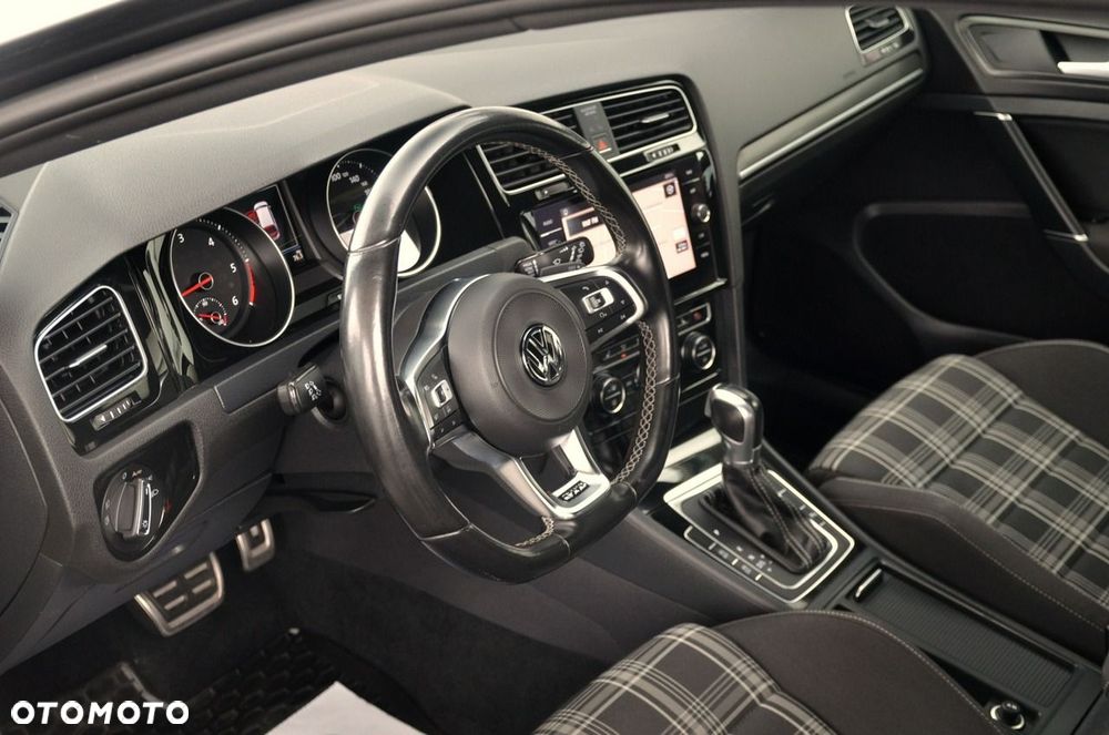 Volkswagen Golf - 13