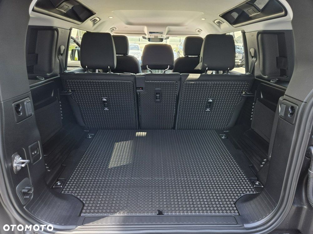 Land Rover Defender - 29
