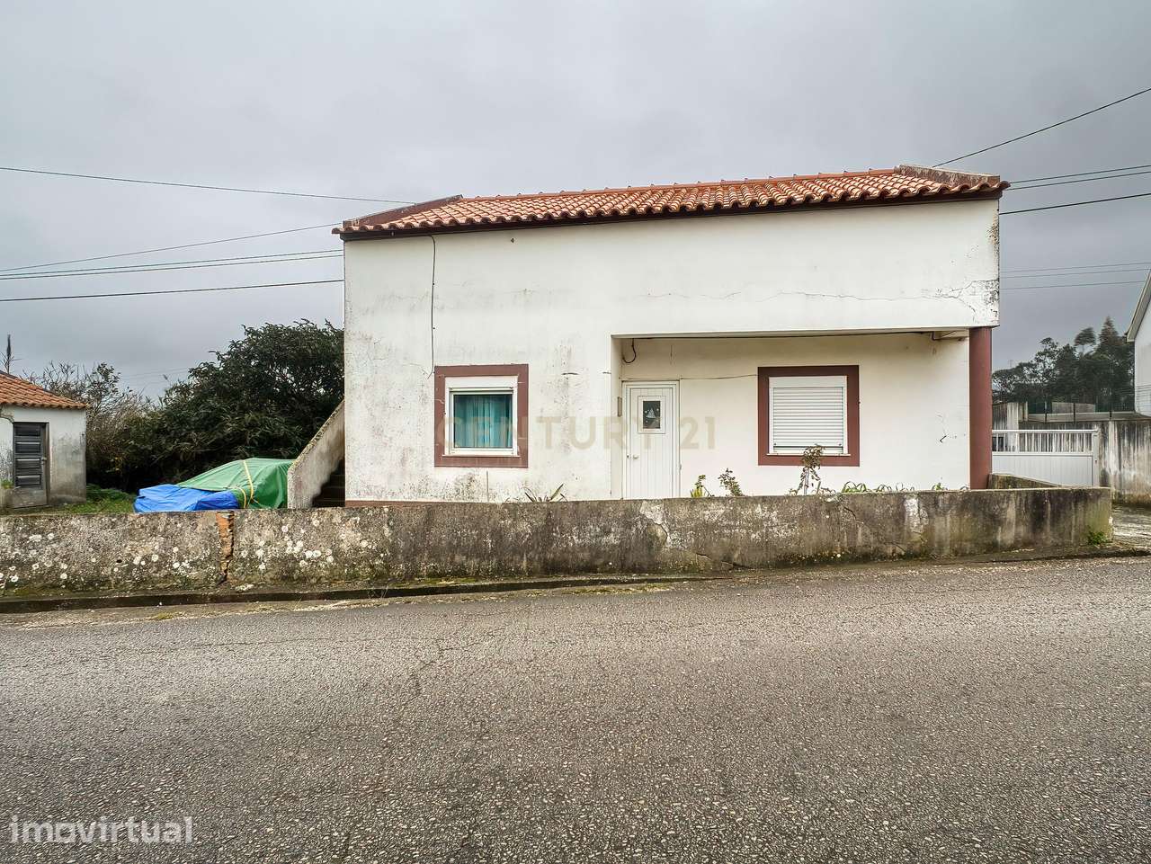 Casa t2 e vários anexos inserida num terreno com uma área 5600 m2 em - Grande imagem: 2/31