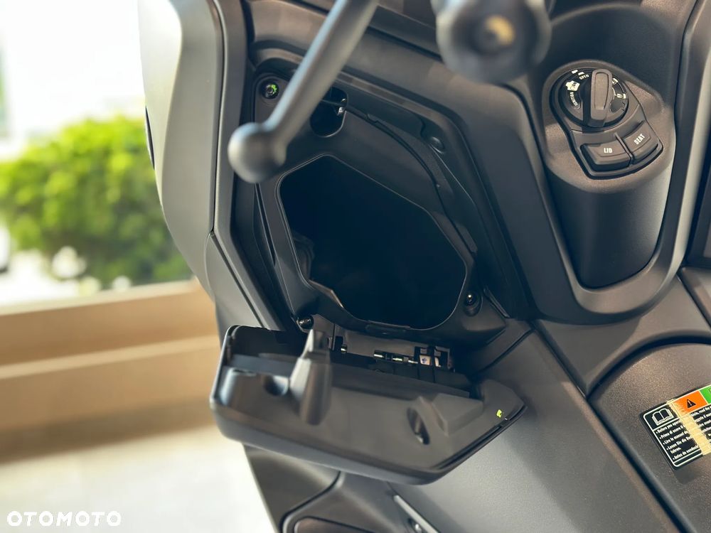Yamaha X-max - 12