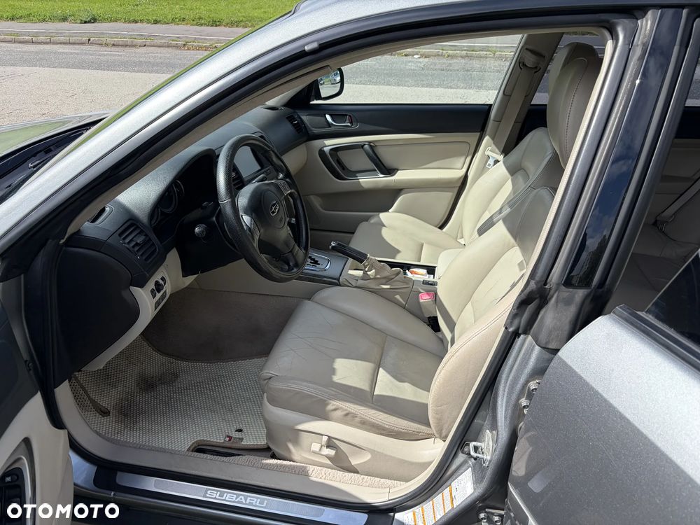 Subaru Outback 3.0 H6 - 12