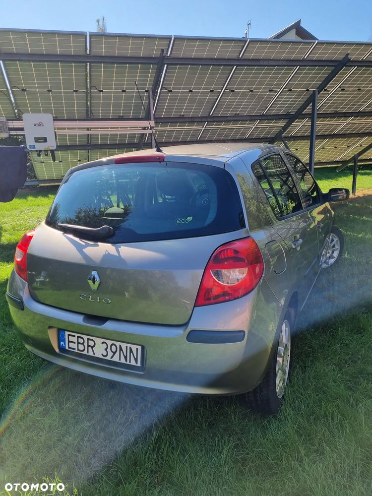 Renault Clio 2008 photo 4