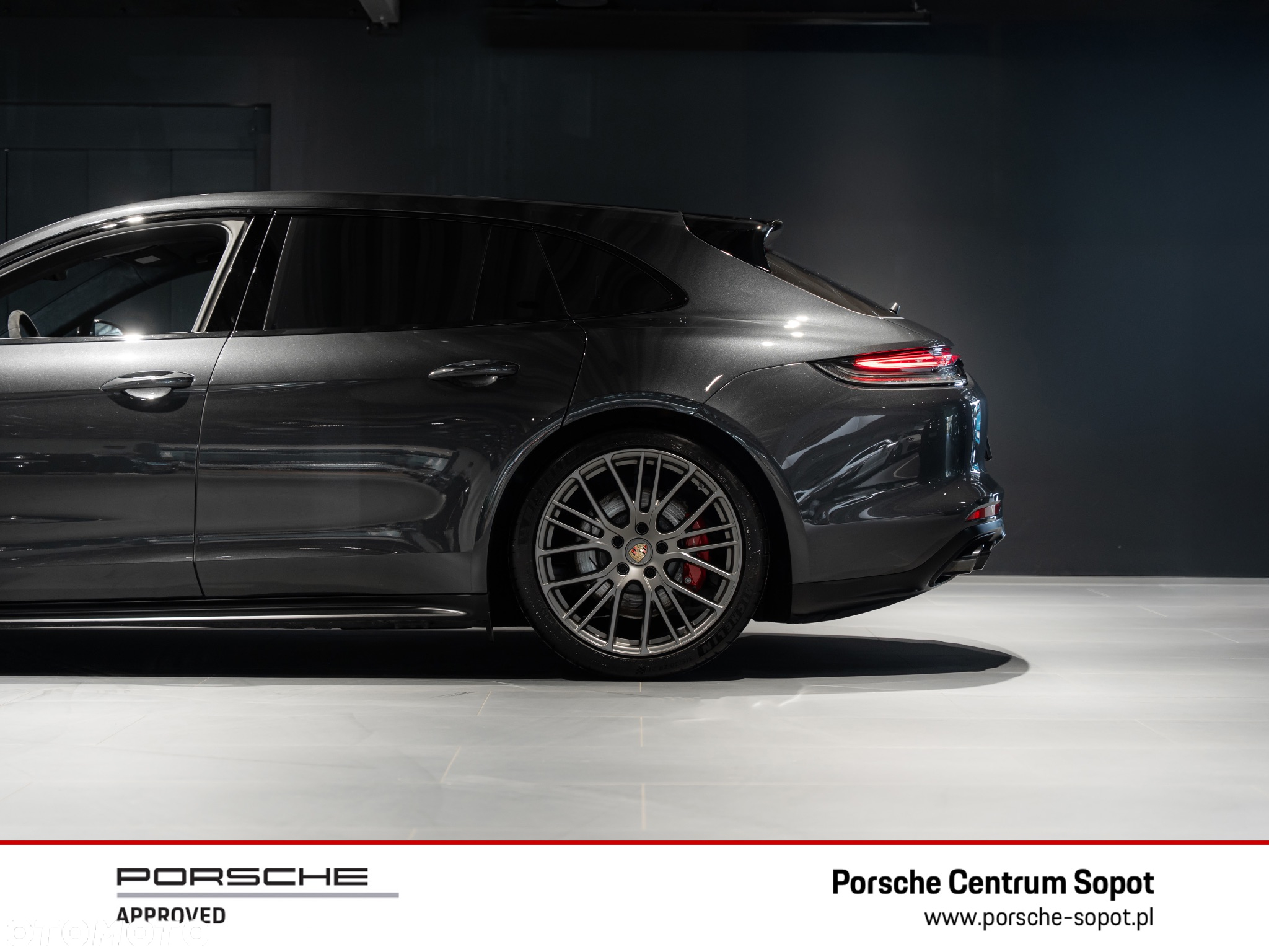 Porsche Panamera GTS Sport Turismo - 10