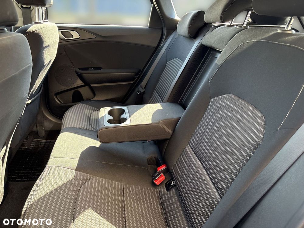 Kia Ceed - 16