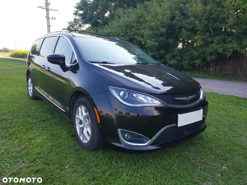 Chrysler Pacifica - 2