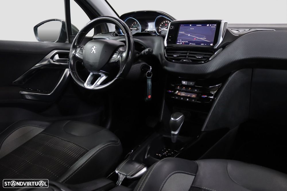 Peugeot 2008 1.2 PureTech Allure EAT6 - 5