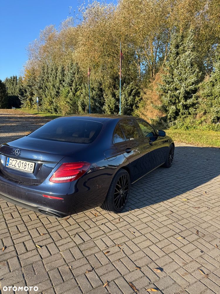 Mercedes-Benz Klasa E 220 d 4-Matic 9G-TRONIC - 2