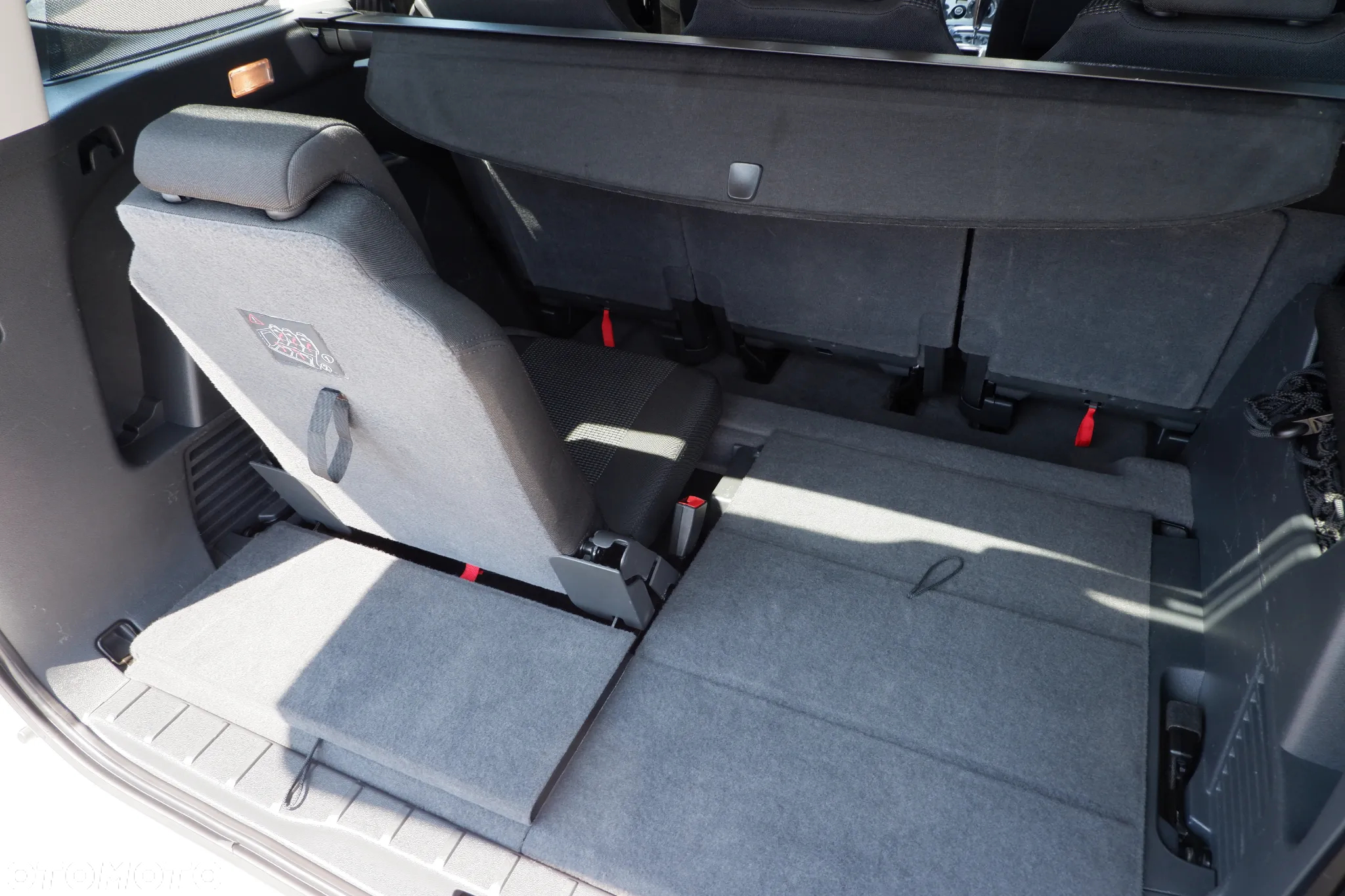 Peugeot 5008 HDI FAP 110 EGS6 Tendance - 14