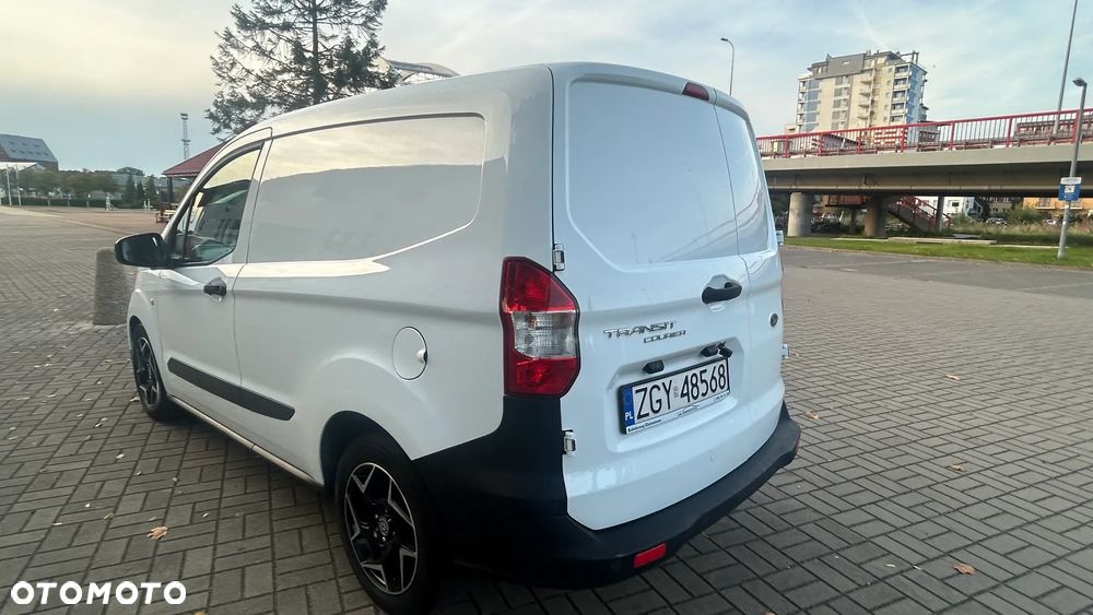 Ford Transit Courier - 21