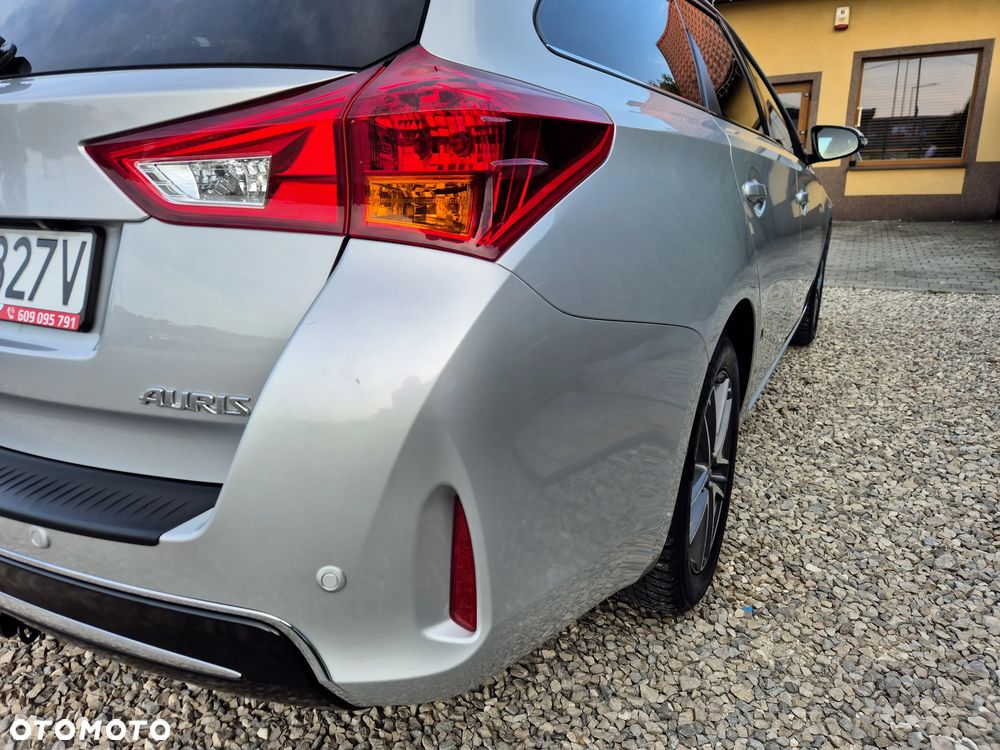 Toyota Auris 1.6 Valvematic Executive - 10