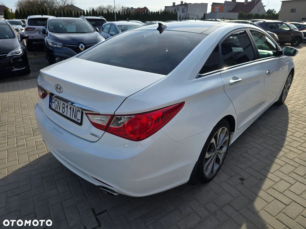 Hyundai Sonata - 4
