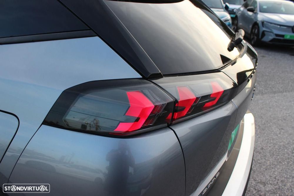 Peugeot e-2008 Allure - 14
