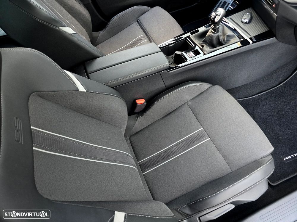 Opel Astra 1.2 T GS Line - 34