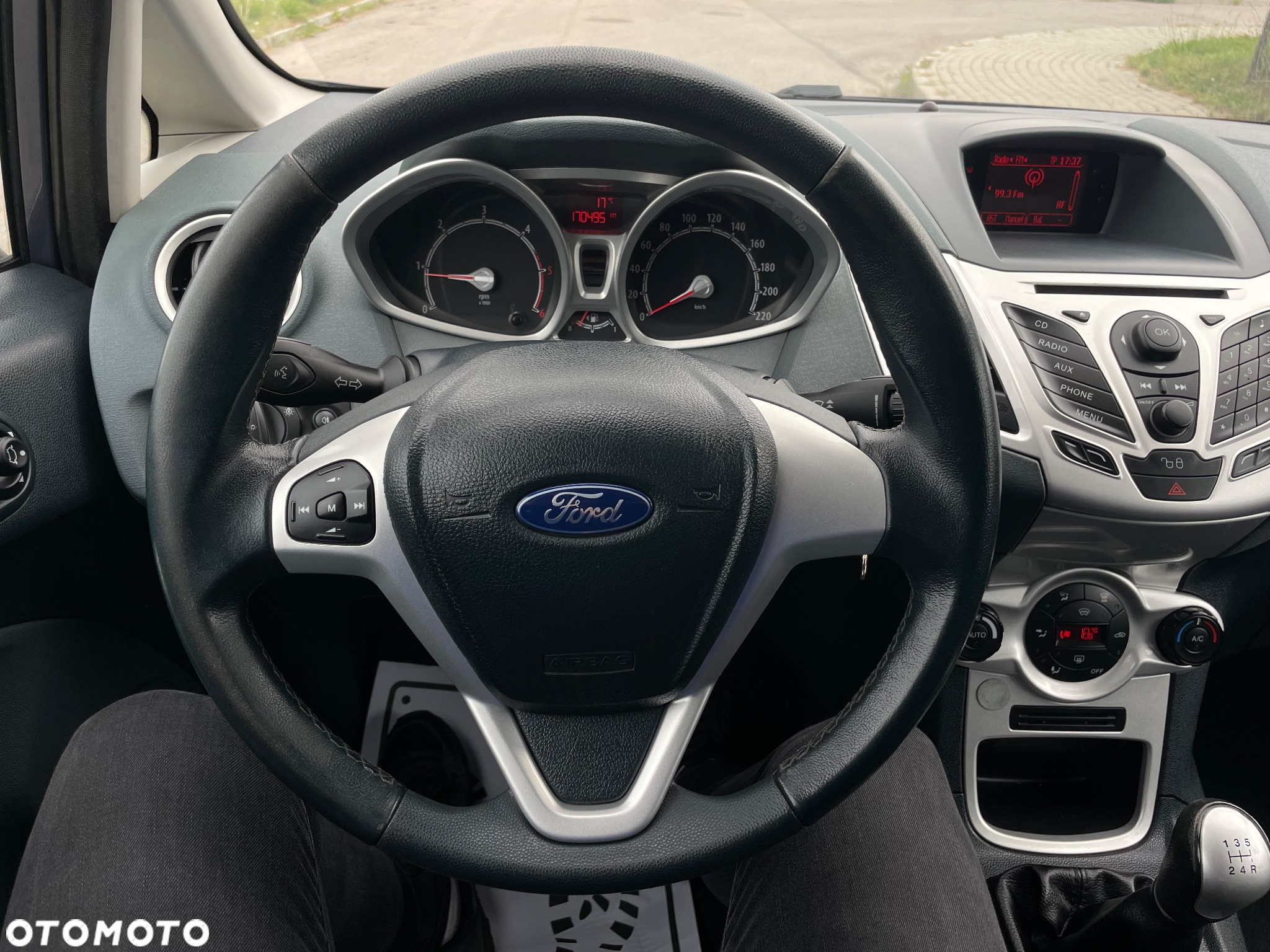 Ford Fiesta 1.6 TDCi DPF Titanium - 8