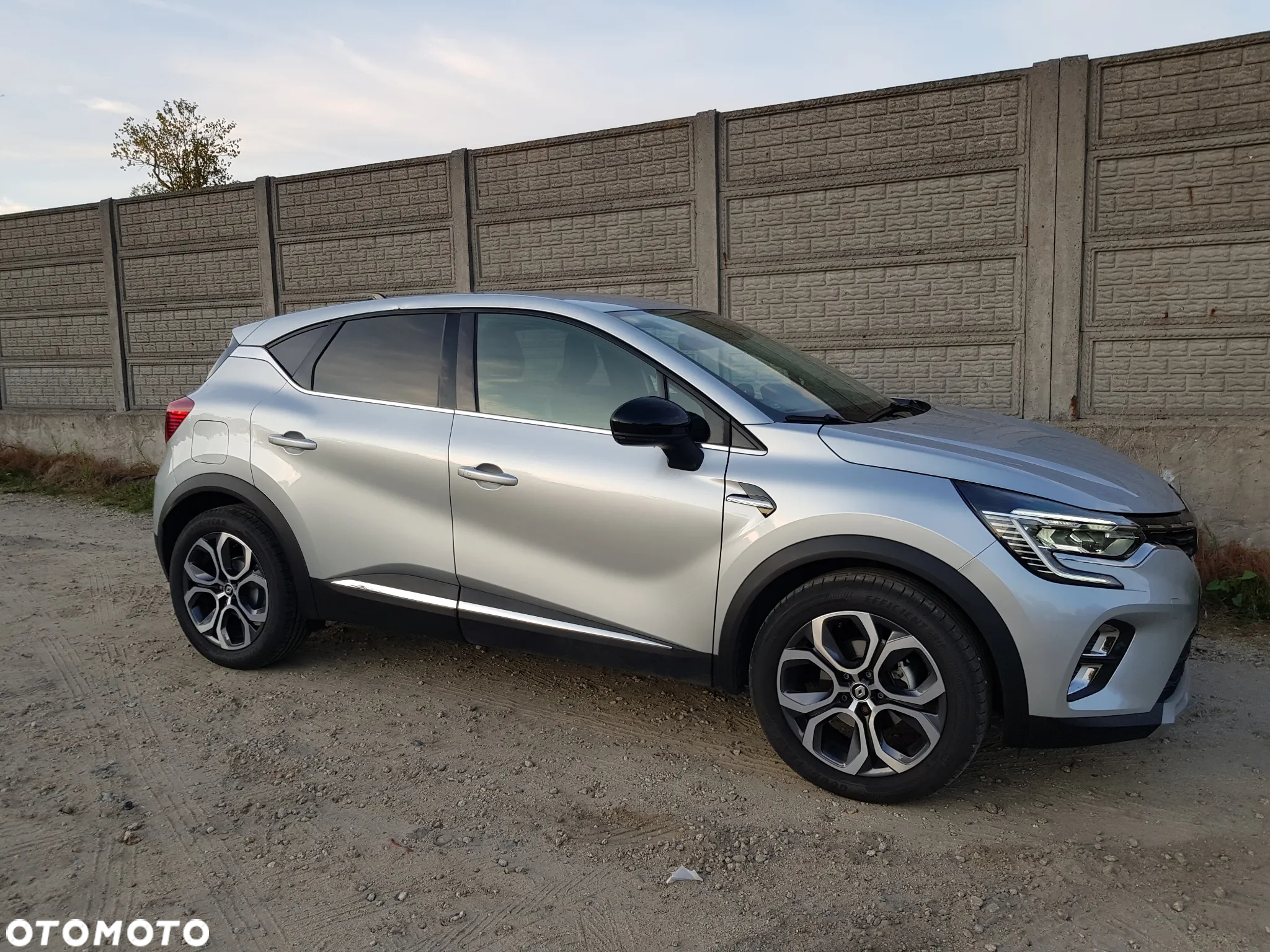 Renault Captur 1.3 TCe mHEV Techno EDC - 23