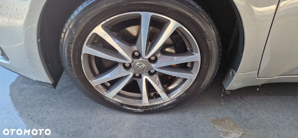 Toyota Avensis 1.8 Premium EU5 - 17