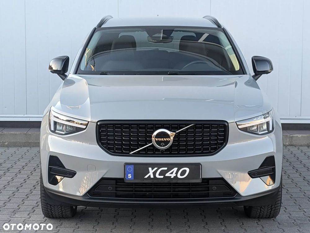 Volvo XC 40 B4 AWD Ultimate Dark - 2