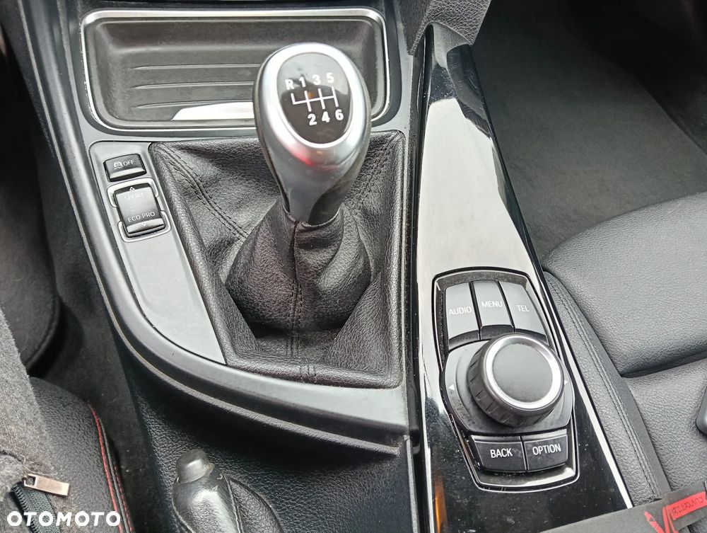 BMW Seria 3 318d DPF Edition Sport - 15