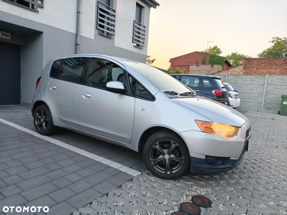 Mitsubishi Colt 1.3 Invite Edition Gold - 11
