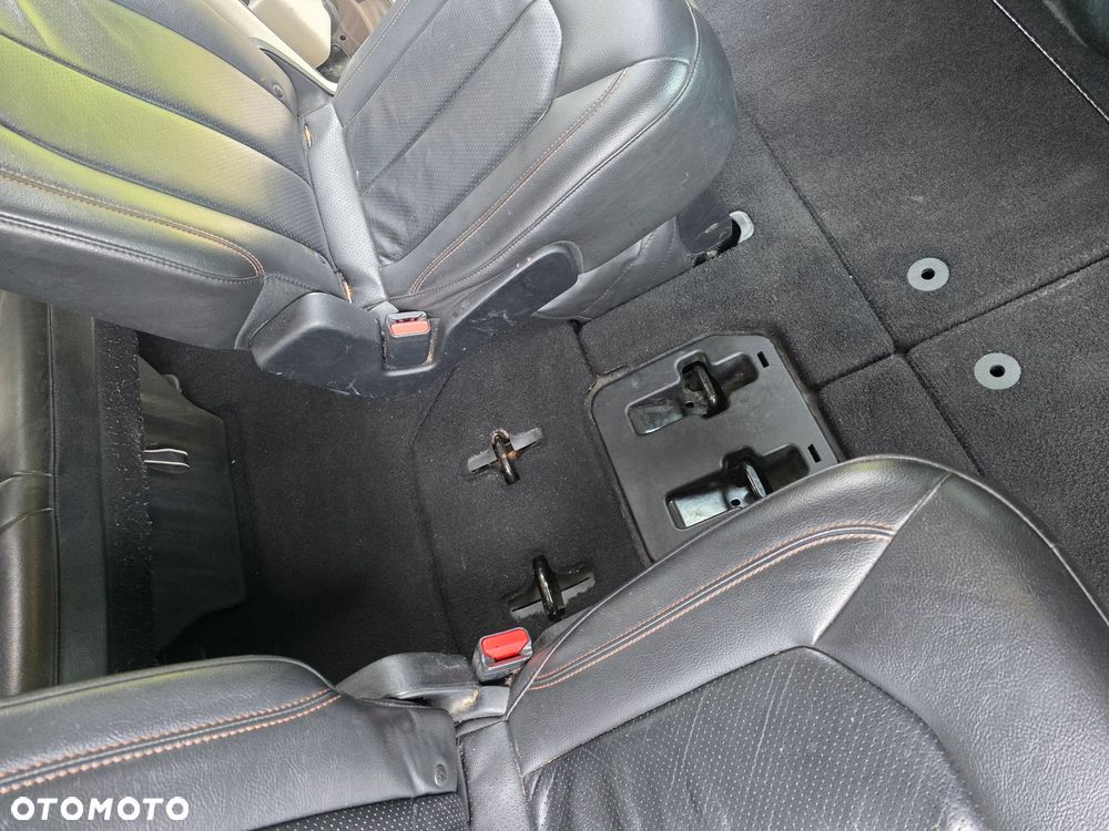 Chrysler Pacifica - 12