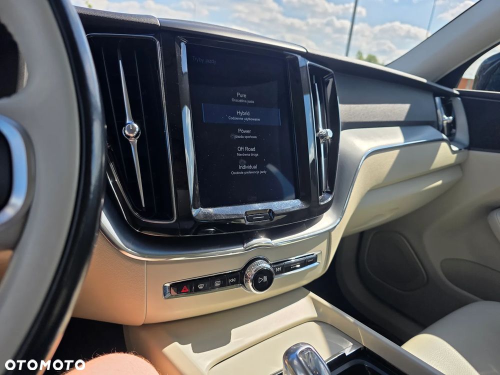 Volvo XC 60 T8 AWD Plug-In Hybrid Momentum - 16