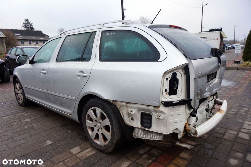 SKODA OCTAVIA II LIFT KOMBI 2010 9156 1.4 TSI CAXA 122KM MPH SREBRNY na części - 3
