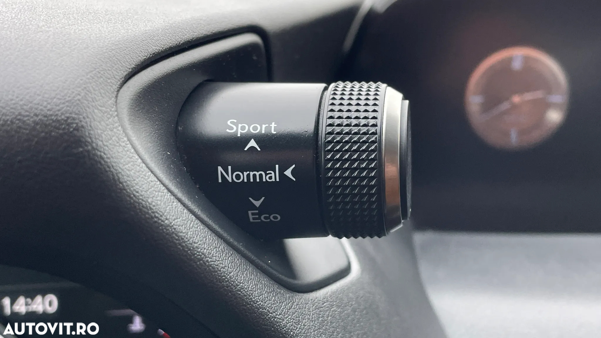 Lexus UX 250h 2.0L HEV 20H- (178 HP) 4X2 CVT Executive - 16