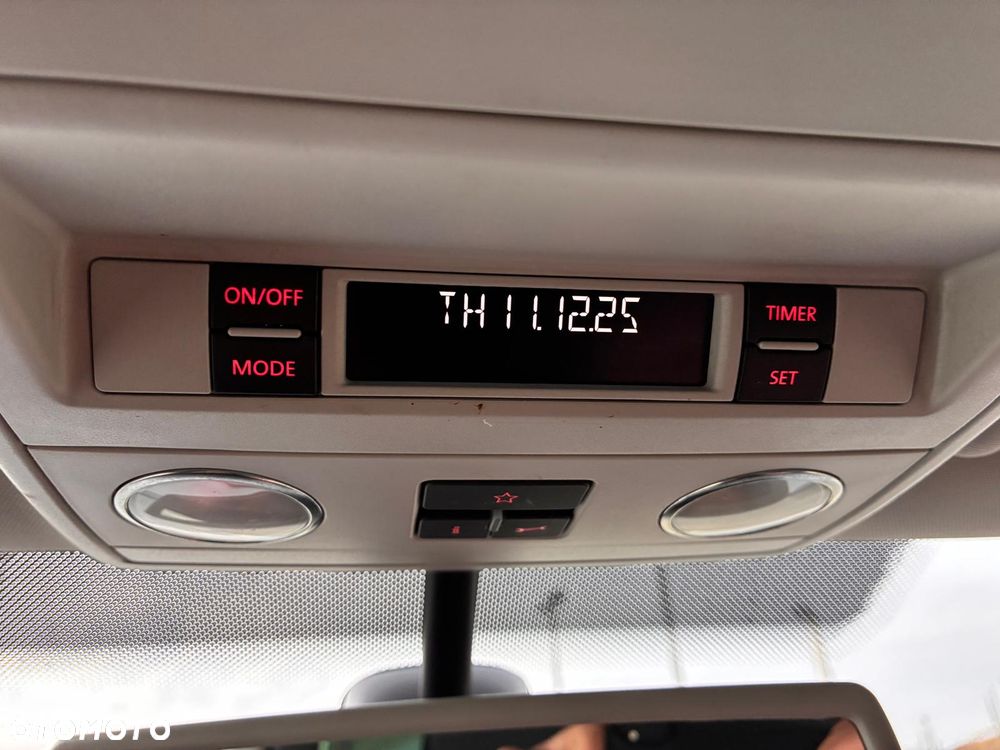 Volkswagen Caravelle - 11