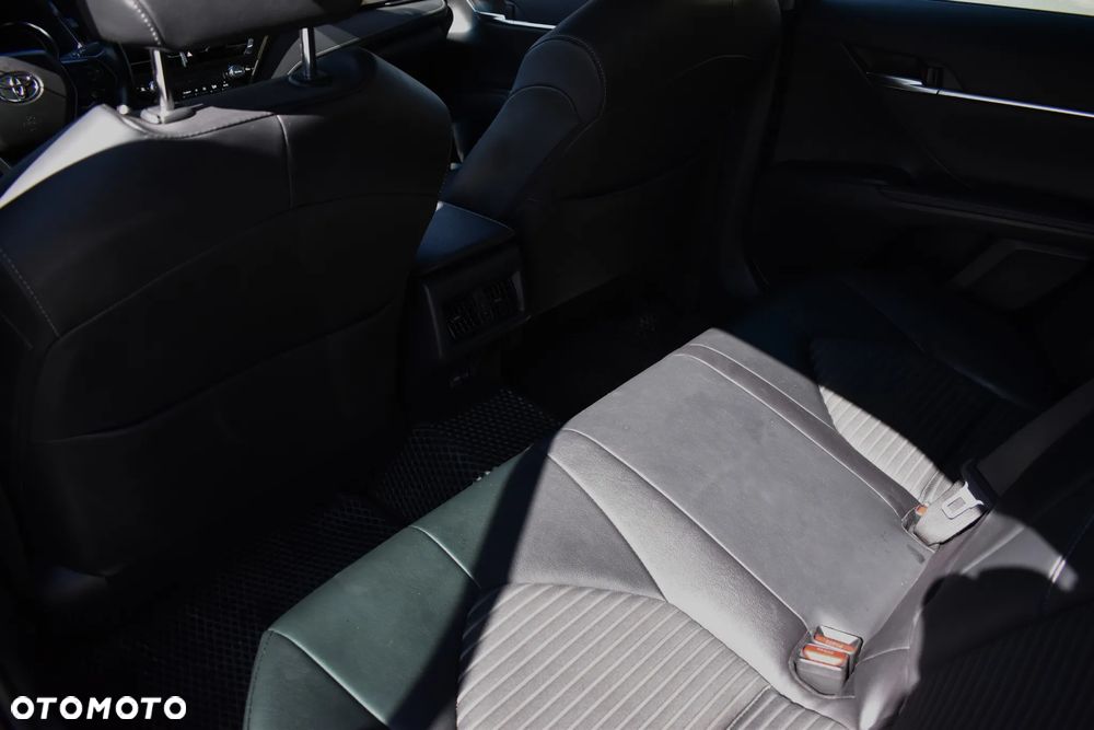 Toyota Camry 2.5 Hybrid Comfort CVT - 29