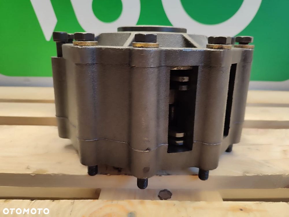 Hamulce 1067B1 Claas Axion 840 - 8