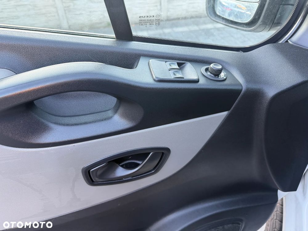 Renault TRAFIC - 13