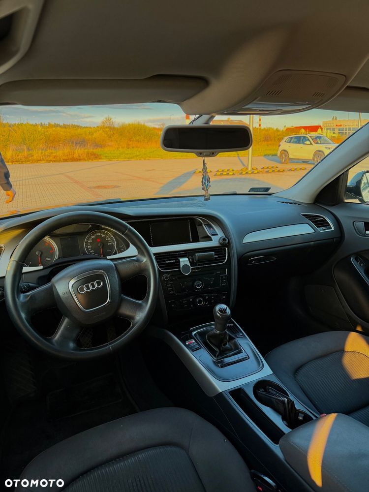 Audi A4 Limousine - 12
