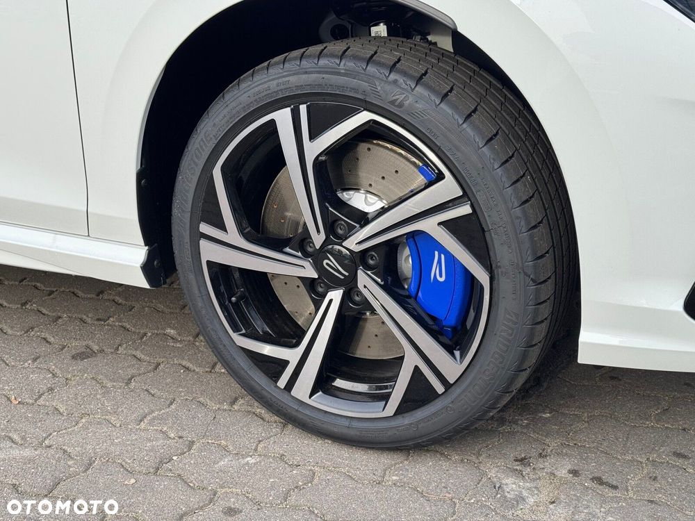 Volkswagen Golf - 6