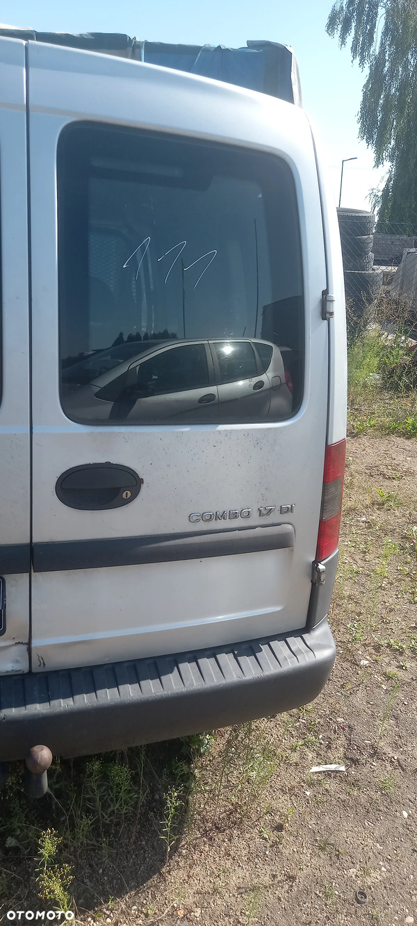 Drzwi tył tylne prawe Combo C / Corsa C Z157