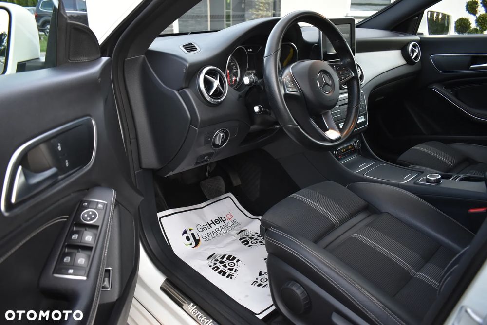 Mercedes-Benz CLA 200 7G-DCT UrbanStyle Edition - 17