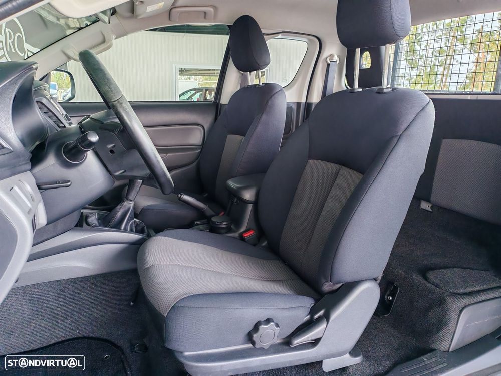 Mitsubishi L200 2.4 DI-D CD Invite 4WD - 8