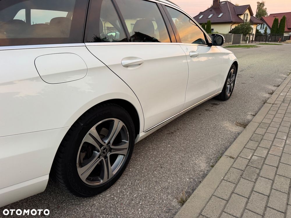 Mercedes-Benz Klasa E 220 d 4Matic 9G-TRONIC Sportstyle Edition - 15