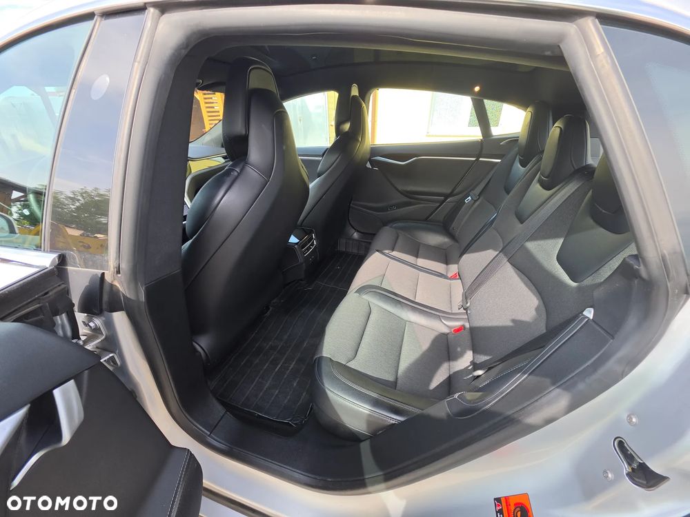 Tesla Model S - 5